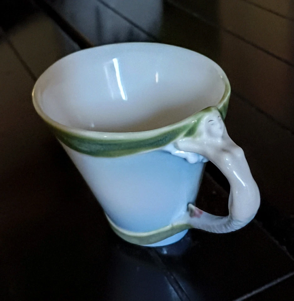 ¡Sirenas vintage raras en surf!   Taza y platillo de China en bajorrelieve!!! Foto 2 de 4