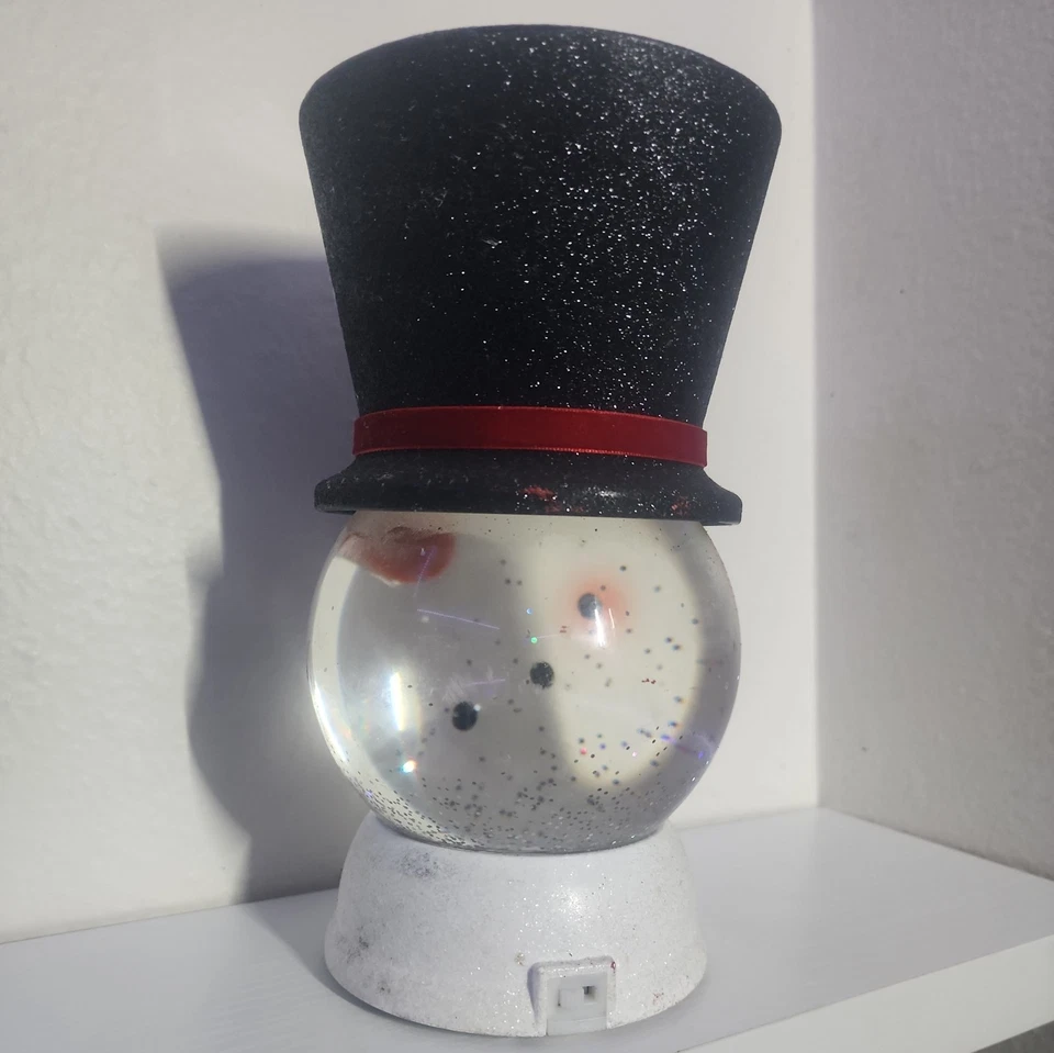 Bath & Body Works Muñeco de Nieve Iluminado Brillo Globo de Agua Portavelas 3 Mechas Foto 3 de 4