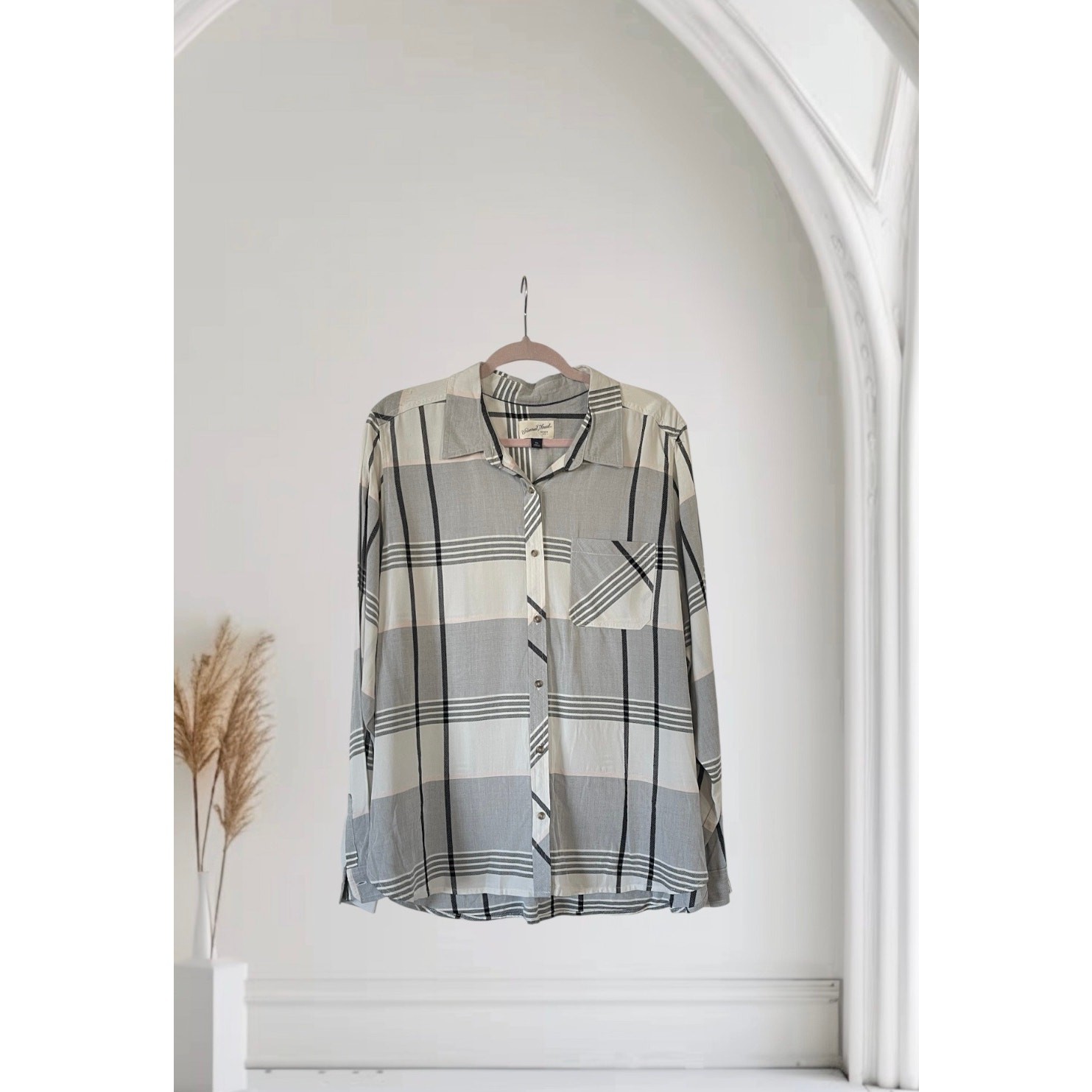 Universal Thread Woman’s Rayon Button Down Shirt … - image 1