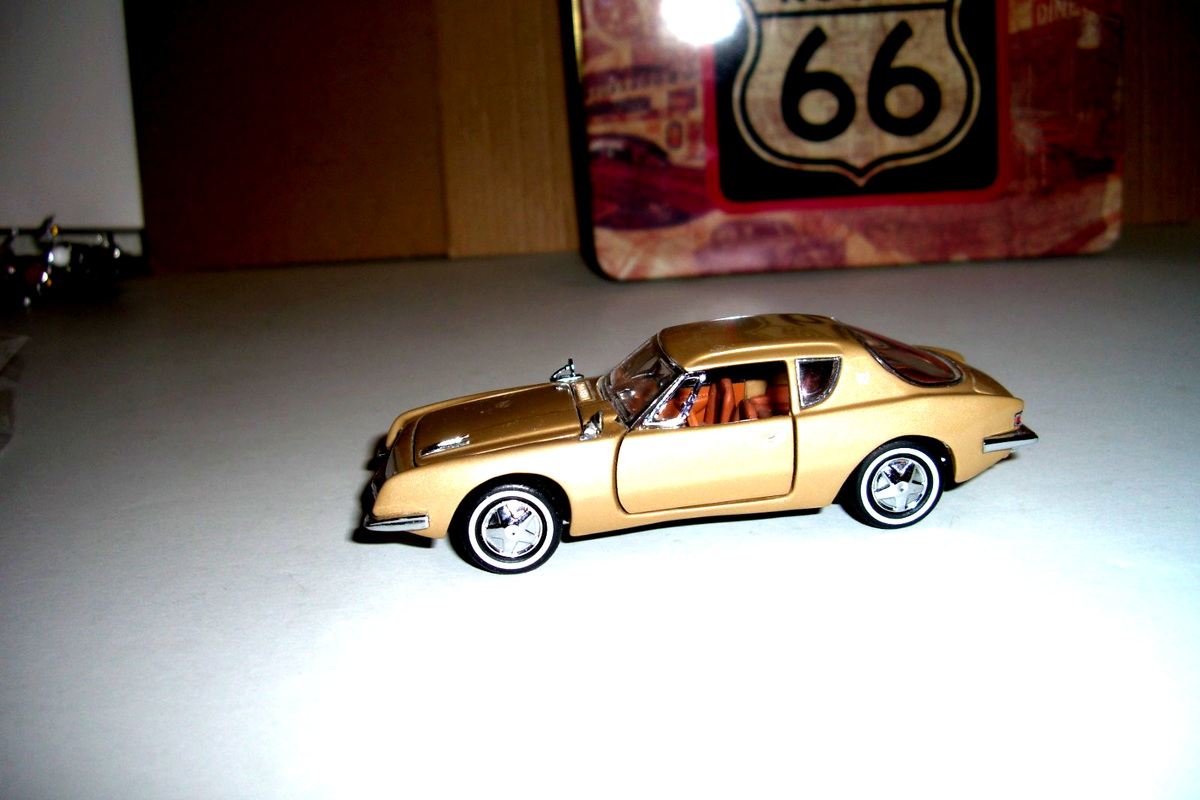 Vintage 1988 Franklin Mint Precision Models 1963 Studebaker Avanti