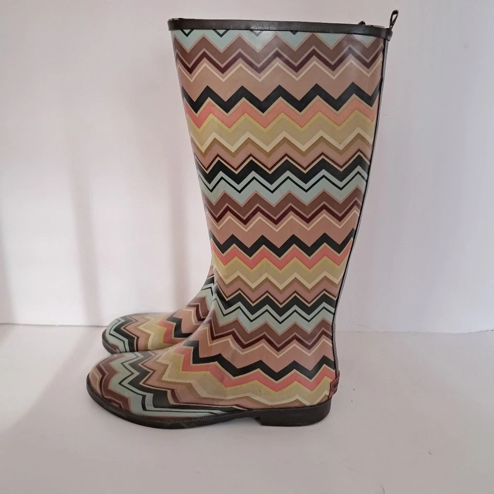 Botas de lluvia Missoni For Target de goma para mujer 8 coloridas en zig zag cola alta Foto 2 de 4