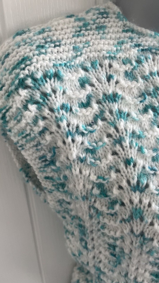 Ladies White & Green Hand knit Sleeveless Jumper Top Size XS 32” Bust