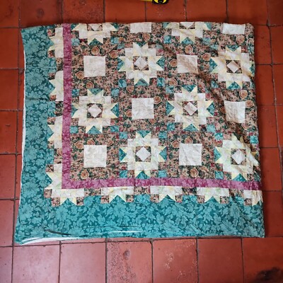 Handgenähte King Size Quilt Tagesdecke Mehrfarbig Blumen Vintage Zustand Lesen