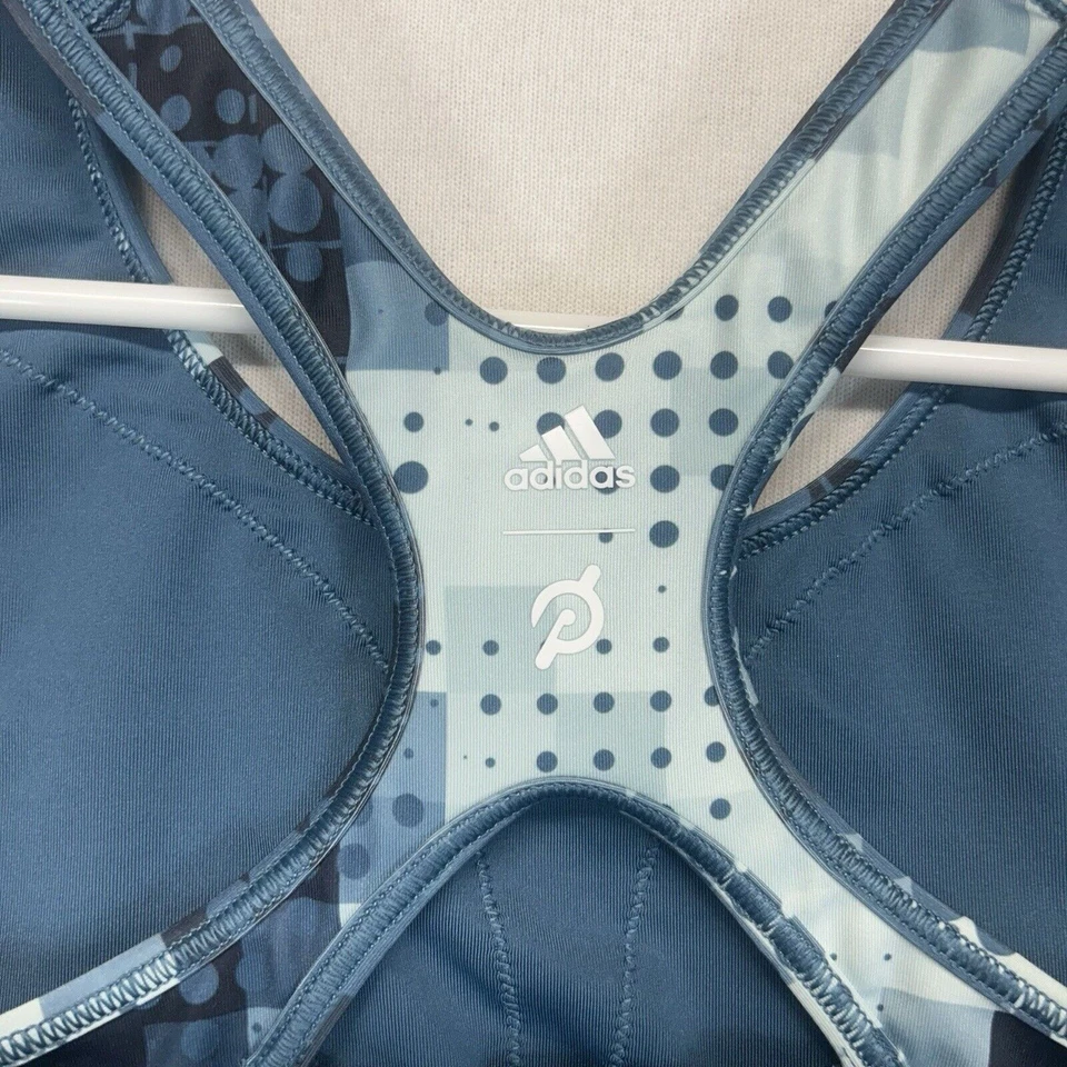 Sujetador deportivo Adidas Peloton para mujer mediano estampado de movimiento digital tonos azules verde primo Foto 3 de 4