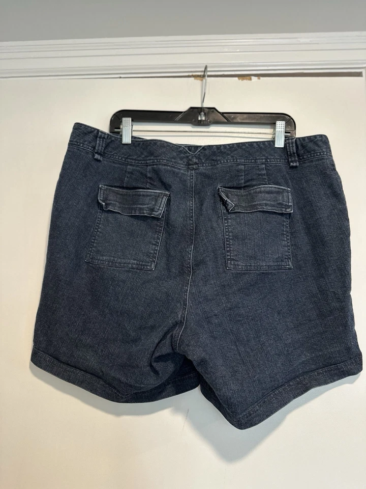 Dockers Women’s Sz: 18W Dark Wash Flat Front Chino Shorts. Slash Pockets. - Image 2 of 4