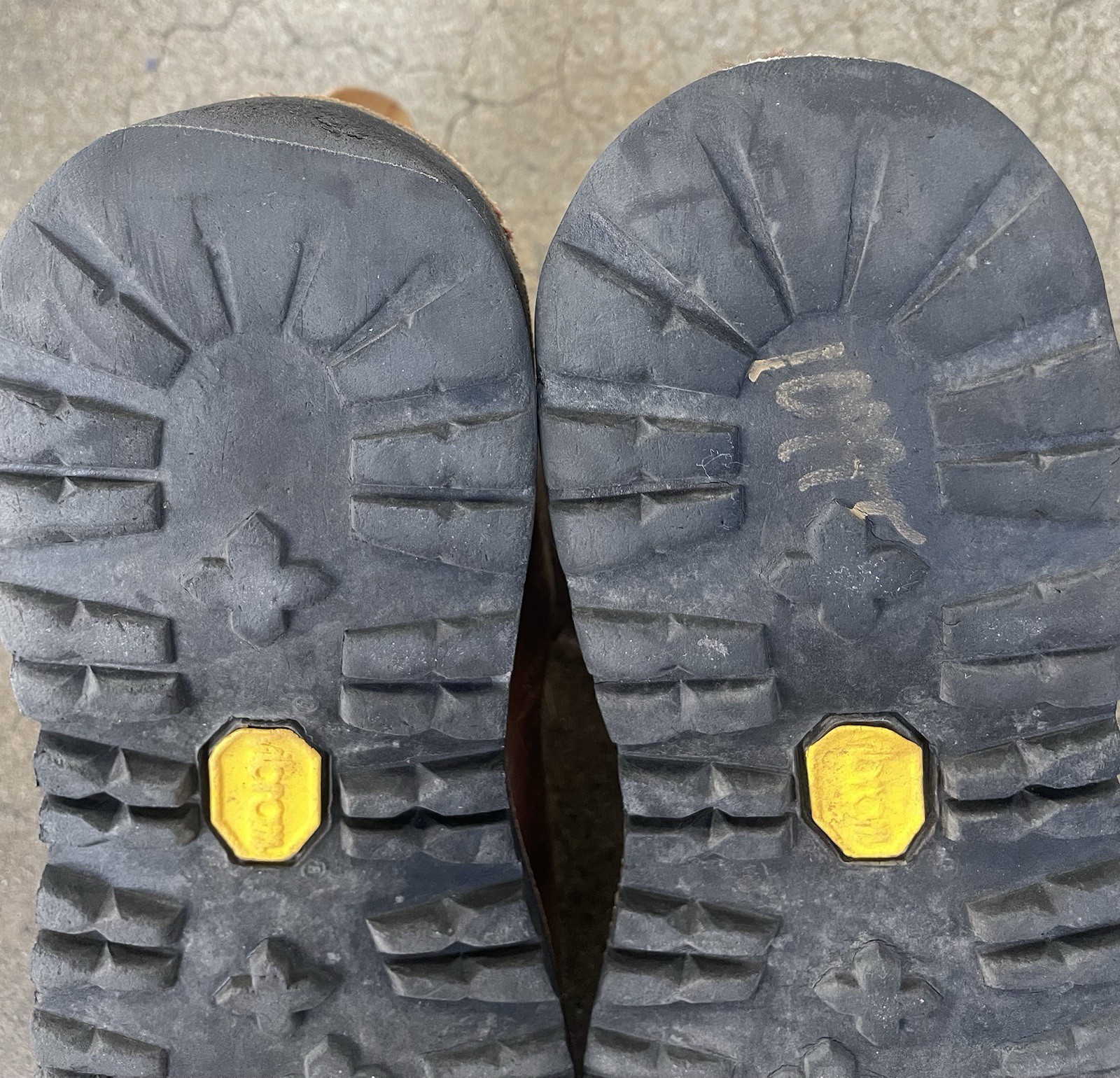 Danner Mountain Light Cascade Leather Hiking Boot… - image 15