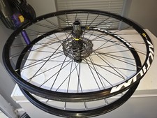 Mavic Aksium Road Disc Wheelset Clincher 11-12 speed  hub. disc rotors