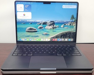 Lot of (2) Mixed Apple MacBook Air Apple (M2) Chip (16GB) RAM (1TB) SSD A2681