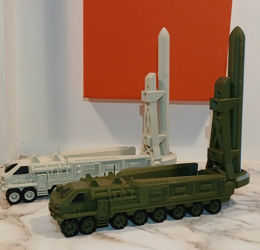 HEAVY ARMORED MOBILE INTERCONTINENTAL BALLISTIC MISSILES SYSTEM, 1:43 scale - Image 2 of 4