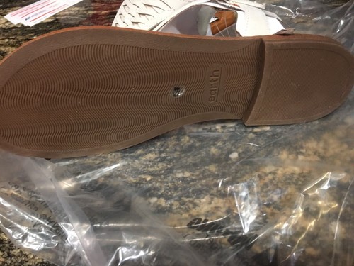 NEW Womens Earth Xanya Thong Sandals, size 9 shoes - Picture 3 of 5