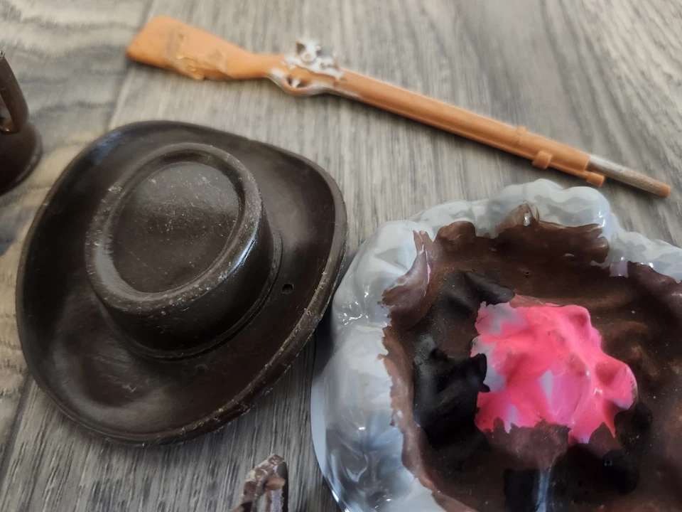 Lote de accesorios BIG JIM vintage años 70 botas de vaquero sombrero fogata etc Mattel Foto 3 de 4