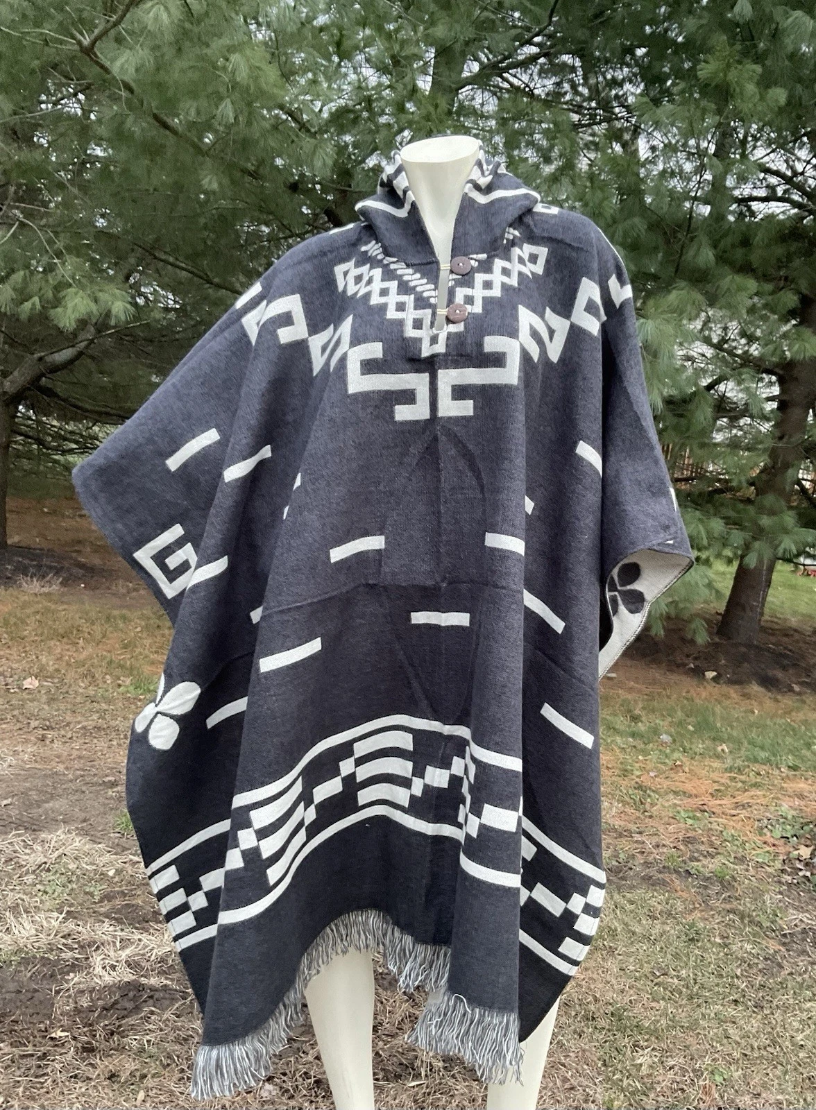 Exclusively Handcrafted ALPACA PONCHO, Clint Eastwood, Gray, Very Soft And Warm
Opens in a new windo