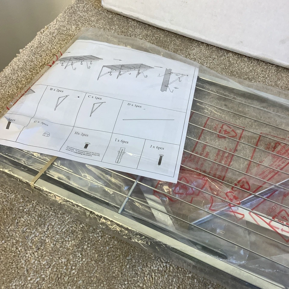 Estante de pared Habitat de metal cromado con barras colgantes (en caja nuevo) Foto 3 de 3