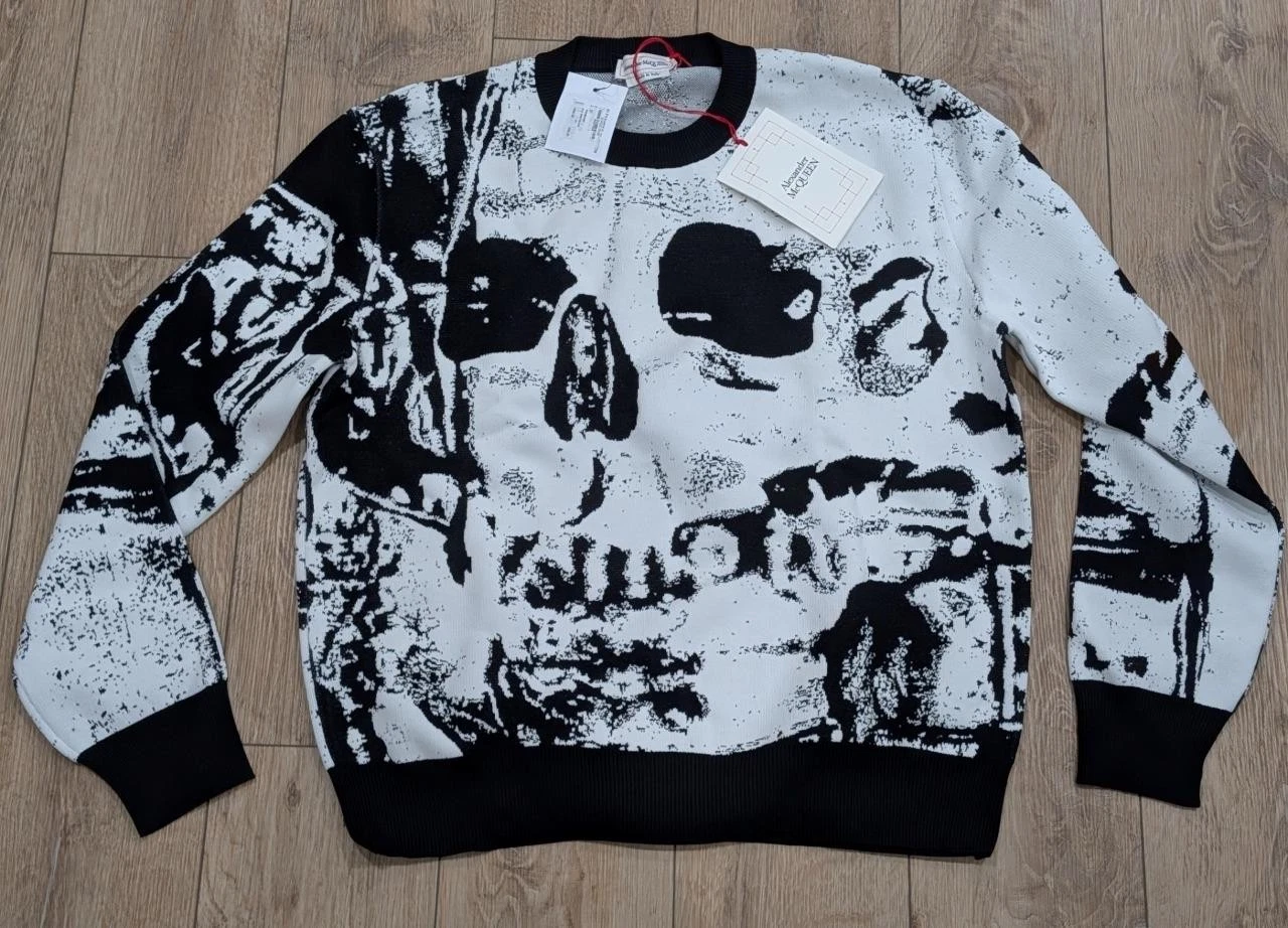Alexander McQueen — $1690 Mens Alexander McQueen Fold Skull Jacquard Sweater Black/White 2XL