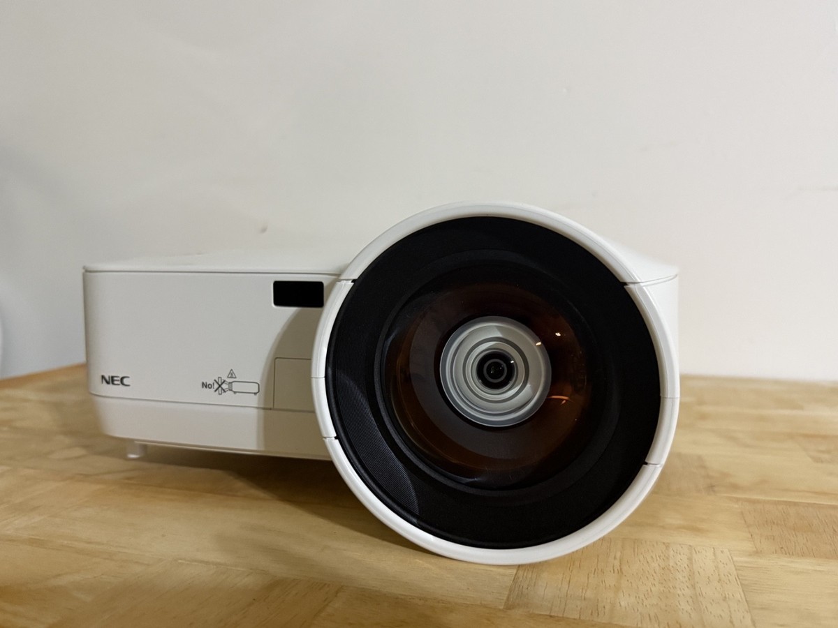 NEC NP610S Short Throw 3LCD Projector w/ Remote, Case, Power Cable