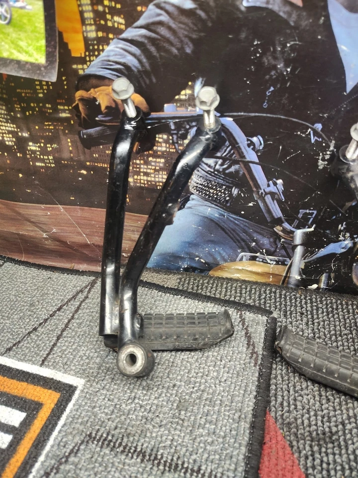 Honda CBR600 1991 F2 CBR 600 CBR600F2 600F2 montaje de clavija de pie de pasajero trasero Mybe Foto 3 de 4