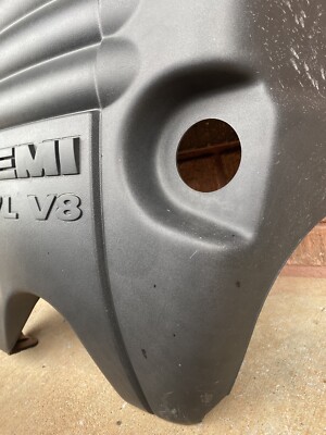 Hemi.　0107 ♡ 2016 Dodge Ram 1500 Hemi 5.7L Engine Cover Plastic Trim