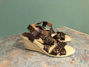 LUCKY BRAND WOMEN'S LEOPARD PRINT WEDGE PEEP TOE SANDALS SIZE 10M | eBay