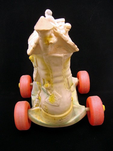 Vtg Rare Edward Mobley By Arrow Old Woman Lived In Shoe Rubber Squeak Pull Toy - Picture 4 of 6