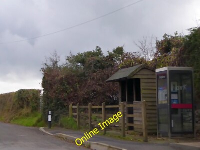 Foto 6x4 Busunterstand und Telefonzelle am Spreyton Heath Cross \/SX7097 The s c2014