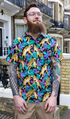 Camisa con estampado de lirio tigre negro de Run and Fly - Imagen 2 de 6