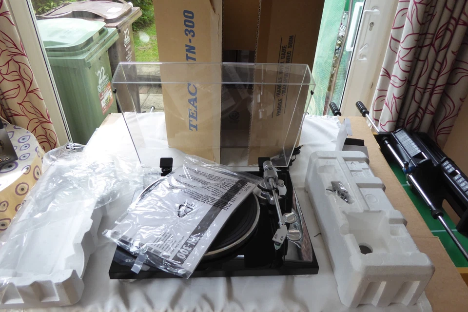 Tocadiscos TEAC N300 con cartucho/lápiz óptico de audio técnica poco usado Foto 3 de 4