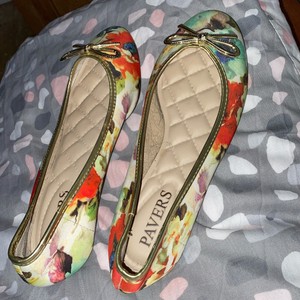 size 6 flats