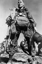 WW2 Picture Photo American paratrooper in war battlefield 1945 0753