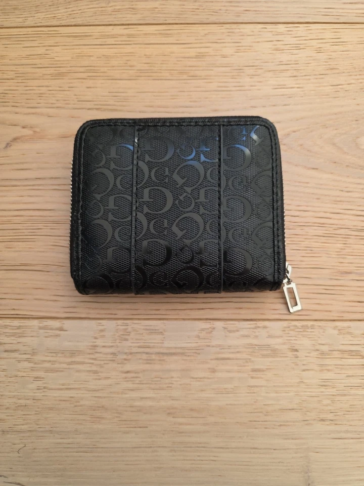 Cartera Guess para mujer negra en relieve con cremallera alrededor pequeña plegable tarjetero Foto 2 de 3