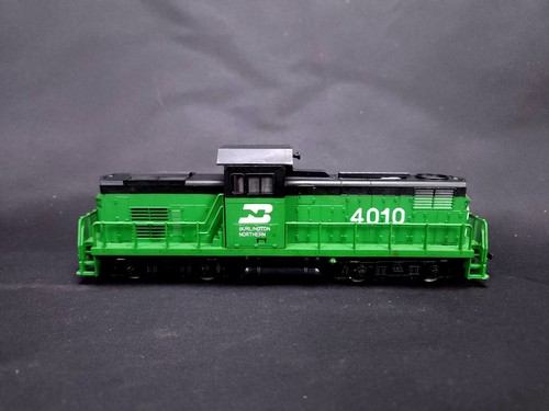 LIFE-LIKE HO - ALCO Century 415 Switcher - Burlington Northern #4010 L0012 - Picture 1 of 10