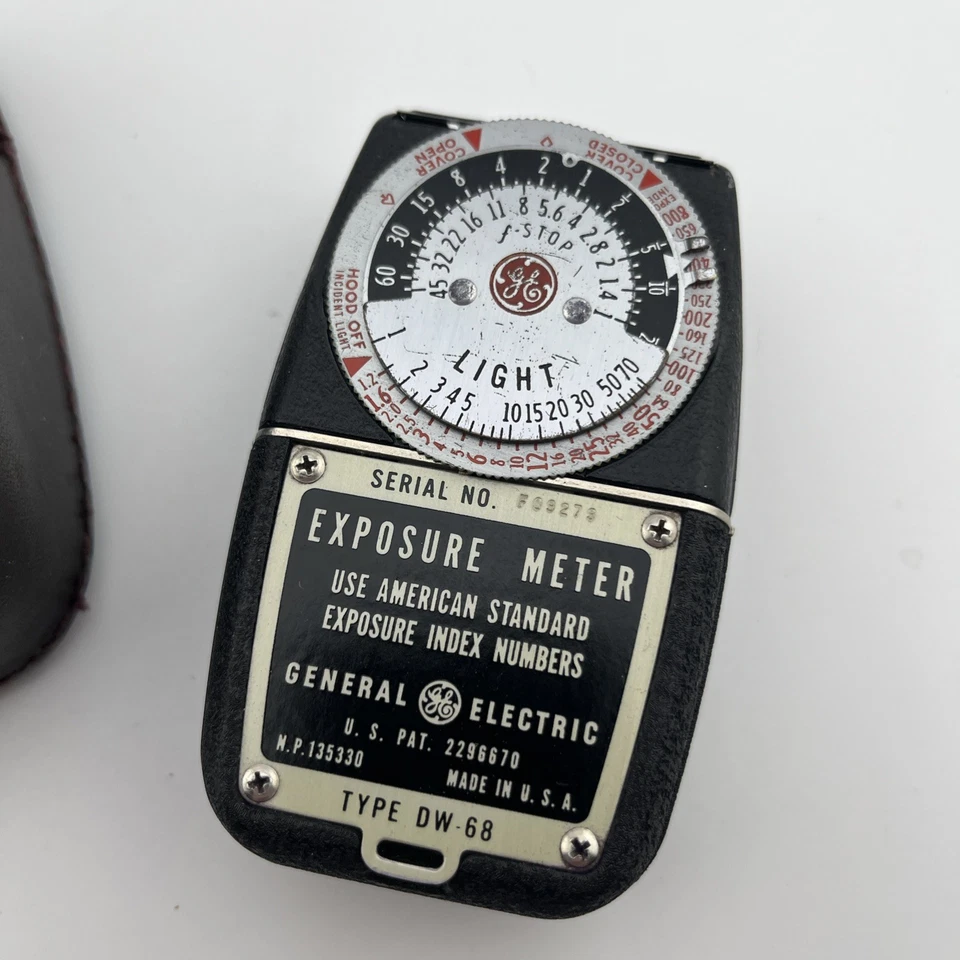 Medidor de exposición a la luz GE de colección tipo DW-68 W estuche de cuero General Electric Foto 3 de 3