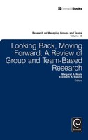 Elizabeth A. Mannix (U. A.) | Looking Back, Moving Forward | Buch | Englisch
