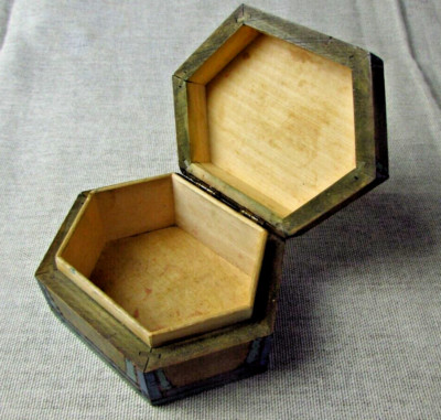 Schmuckschatulle aus Holz in Metalloptik aufklappbar B