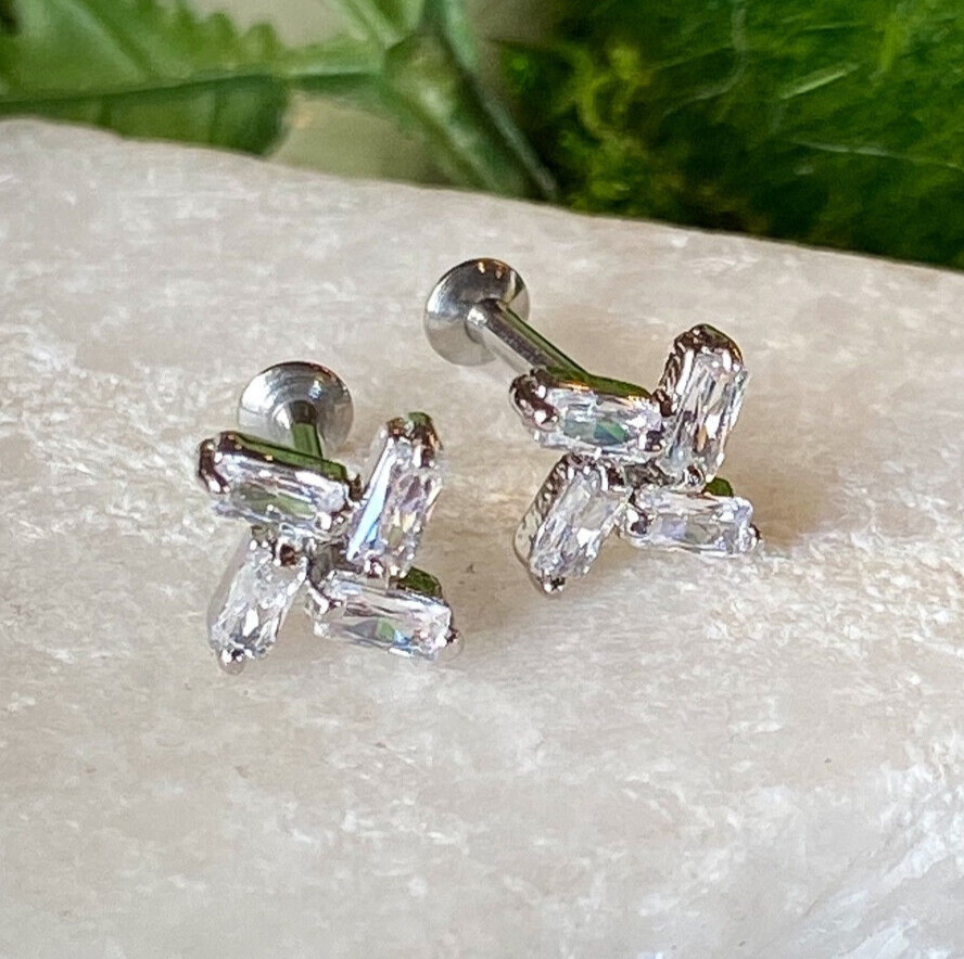 1pc CZ Gem Pinwheel Swirl 16g Internally Threaded Labret Stud Cartilage Ring