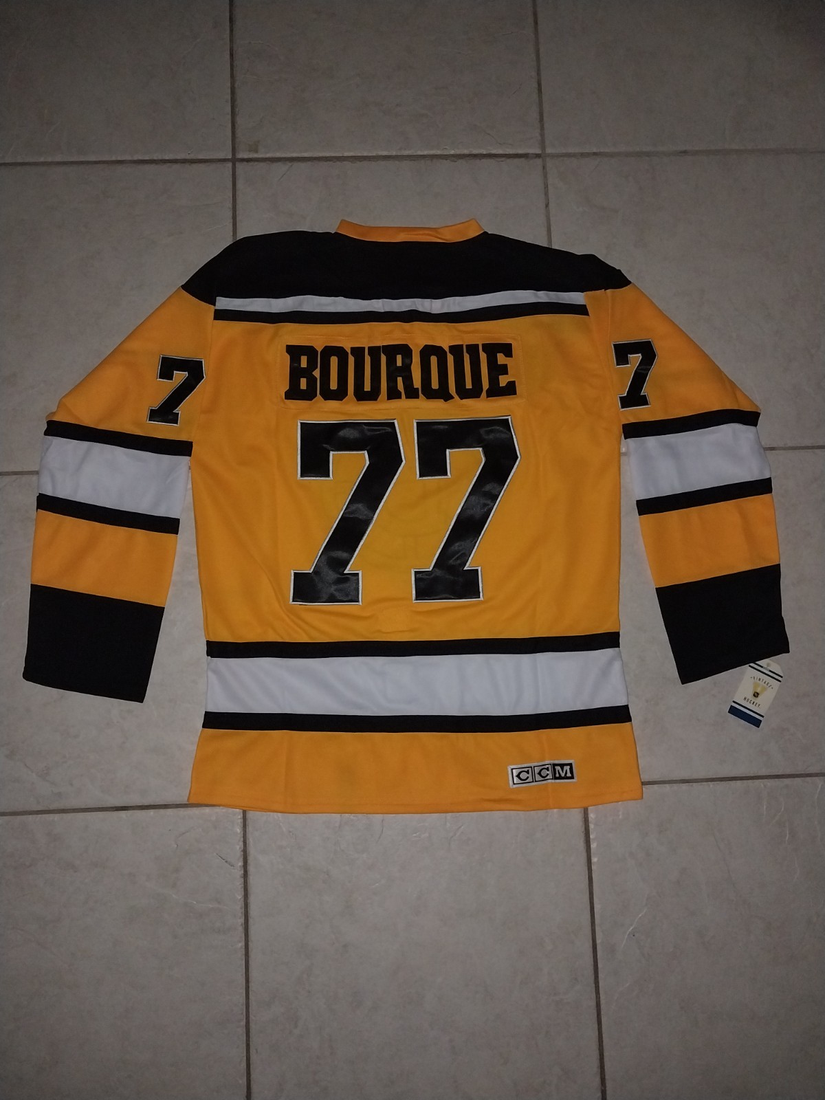 RAY BOURQUE BOSTON BRUINS CCM 2010 WINTER CLASSIC THROWBACK. SIZE 50/LG. NWT.