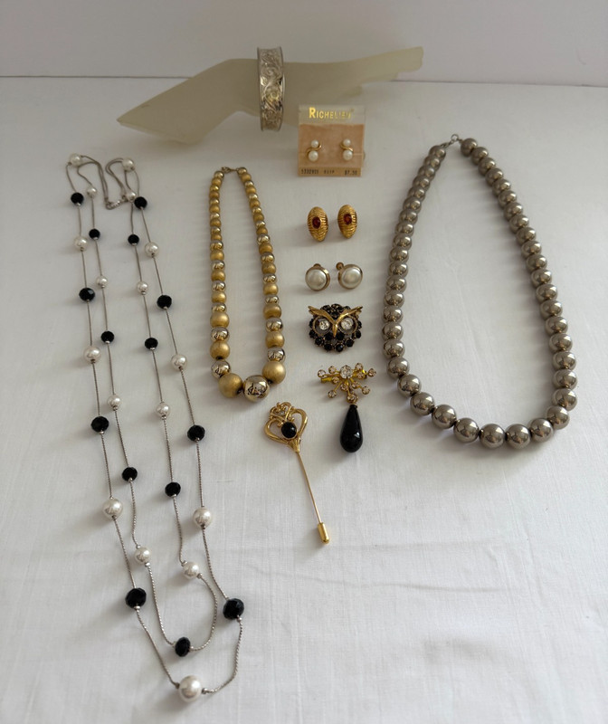Lot Vintage Estate Costume Jewelry bead necklaces clip on earrings pins