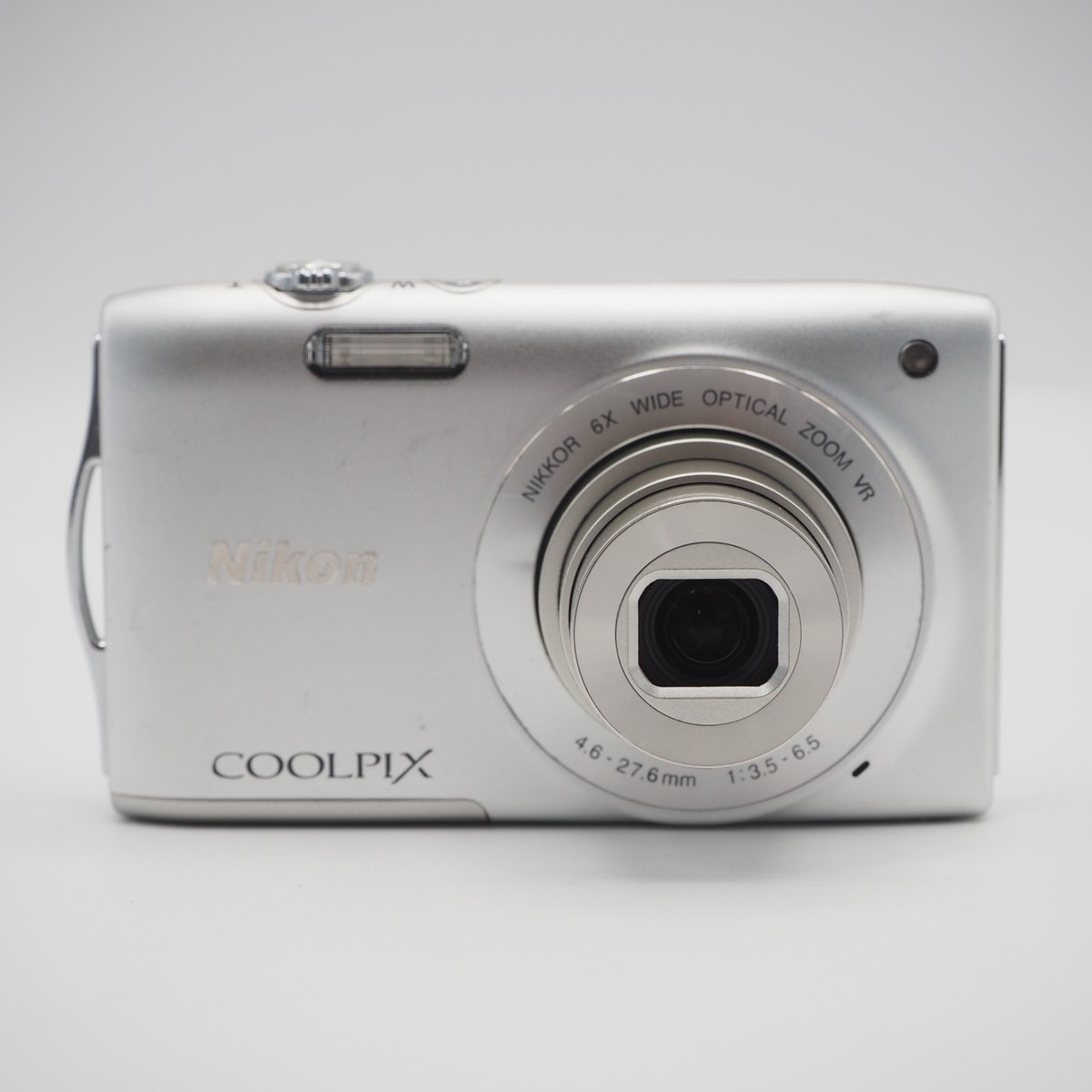 EXC+5] Nikon COOLPIX S3300 16MP Digital Camera Silver 6x Zoom