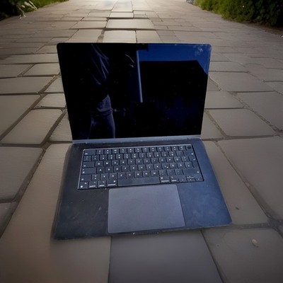 Apple MacBook Air 15 2023 - 15Zoll, M2 CPU, 8GB RAM, 256GB SSD, Farbe Midnight