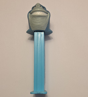 Disney Pixar Shark PEZ Candy Dispenser Blue/Gray U.S. Patent 5 984 285