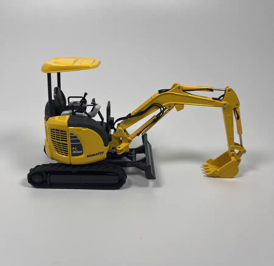 KOMATSU PC30MR-5 Excavator Construction Machine Equipment Diecast Model 1:32 - Image 3 of 4
