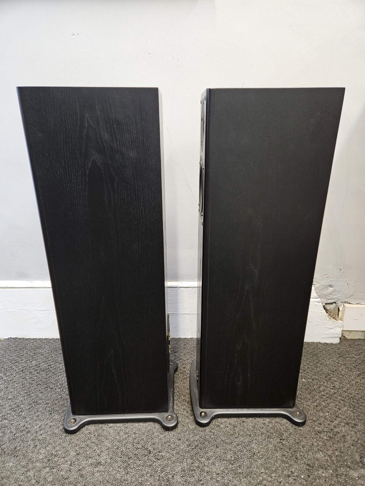 Castle Knight 3 Floorstanding Stereo Speakers in Black Ash Finish Boxed