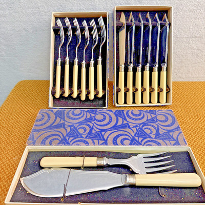 Antikes Art Deco versilbertes Fischbesteck Set 14-teilig Kunstknochen verpackt um 1930