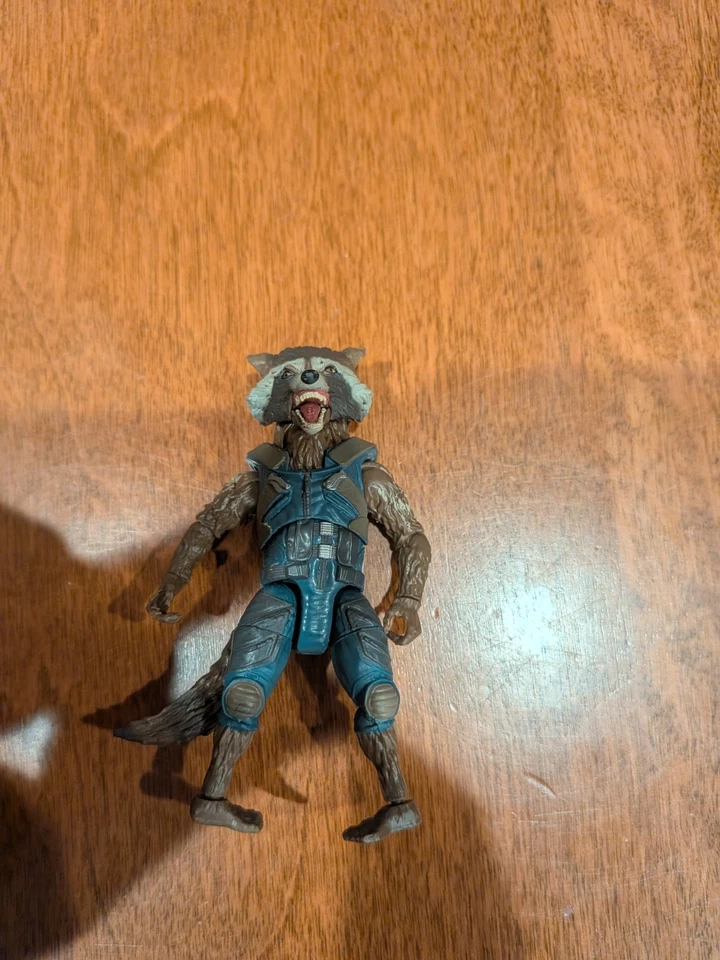 Figura de acción Marvel Legends Rocket Raccoon Guardianes de la Galaxia y Baby Groot. Foto 4 de 4