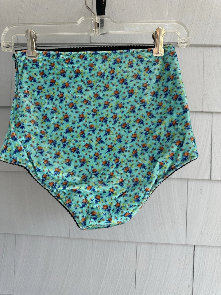 Alessandra Rich Floral Velvet Luxe Bottoms Size 40 High Rise Italy Designer - Image 2 of 4