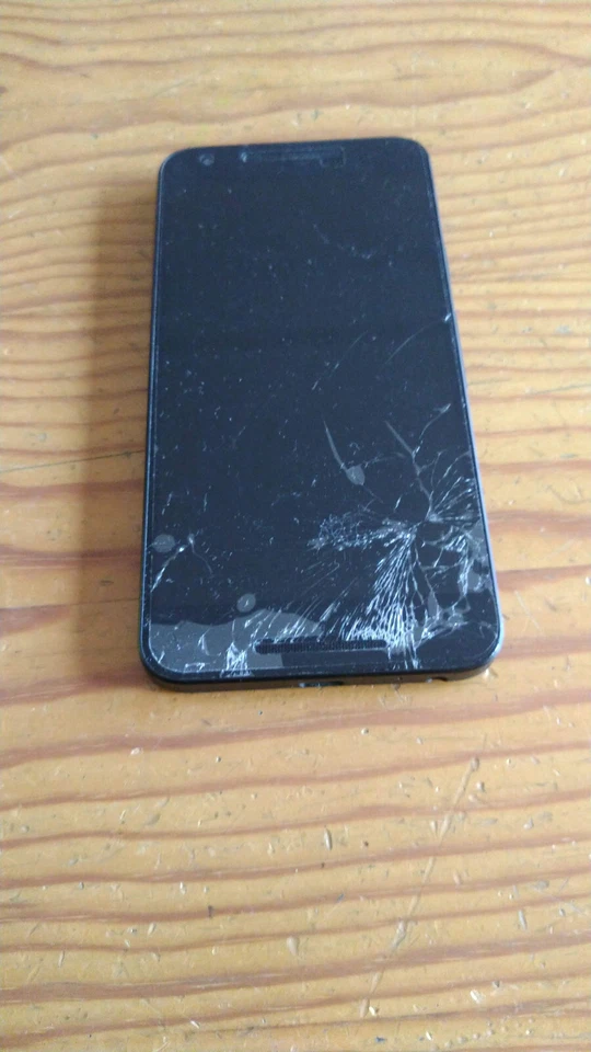 Smartphone Google NEXUS 5 - Schermo rotto - Solo ricambi - Immagine 3 di 3