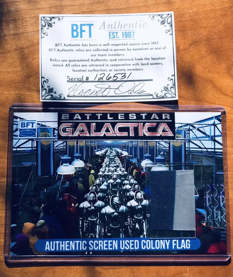 Muestra bandera colonia utilería usada pantalla Battlestar Galactica Foto 3 de 4