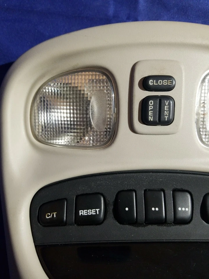 Interruptor de pantalla de luz domo superior Chrysler 300 m 1999-2001 56042749AC OEM gris Foto 3 de 4