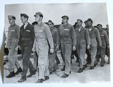 1941 Hayfoot Strawfoot Soldiers Marching to Chow Hall VTG Press Photo