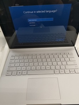 Microsoft Surface Book 13.5 inch (512GB, Intel i7-6600U, 2.6GHz, 16GB(touch