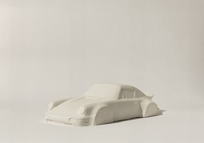 Porsche 9|11 Auto Skulptur Daniel Arsham Style aus Keramik 
